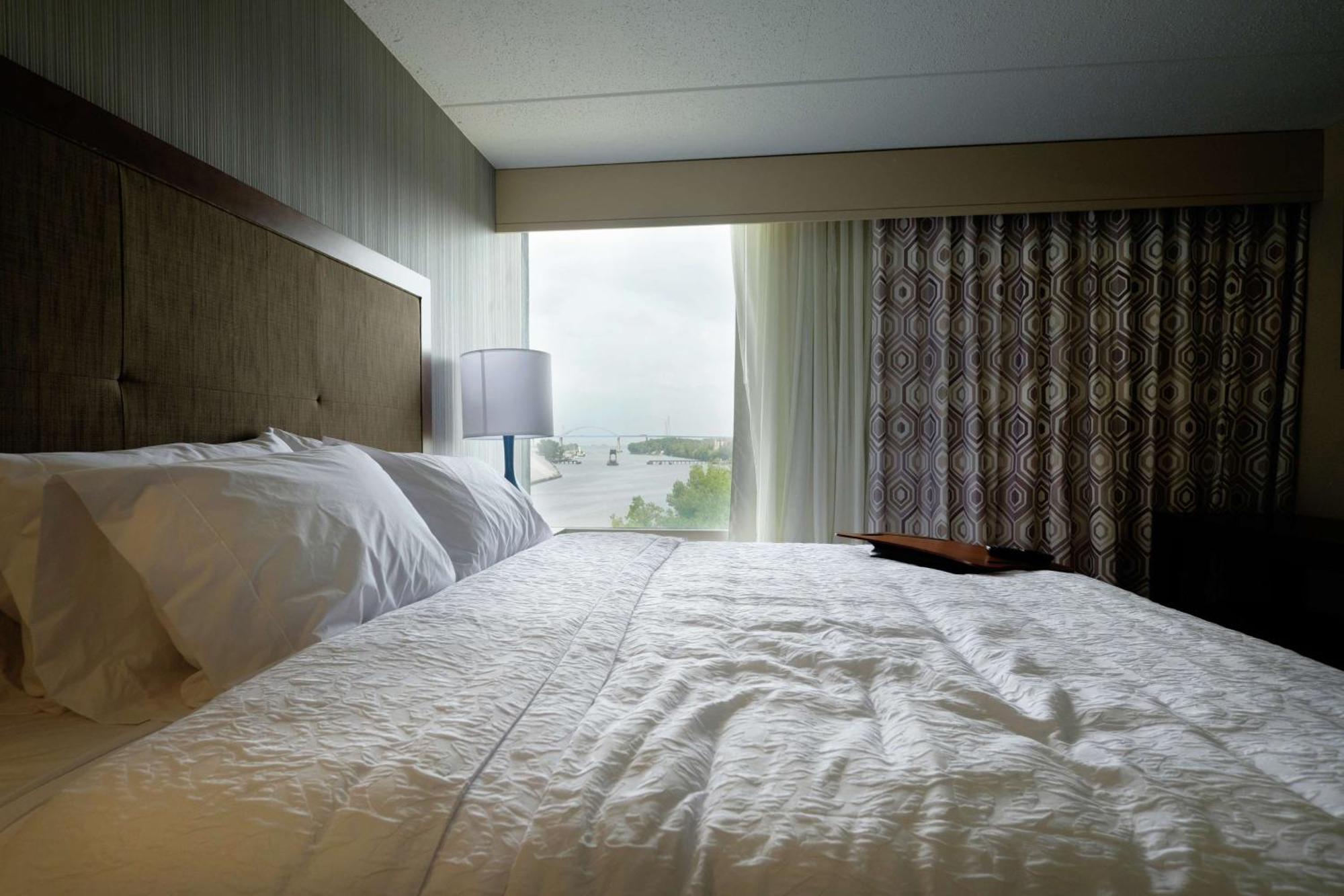 Hampton Inn Green Bay Downtown Exteriör bild